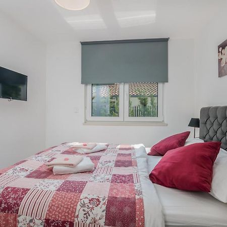 Modern Apartments Elle Malinska Vantacici Extérieur photo