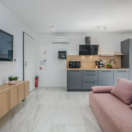 Modern Apartments Elle Malinska Vantacici Extérieur photo