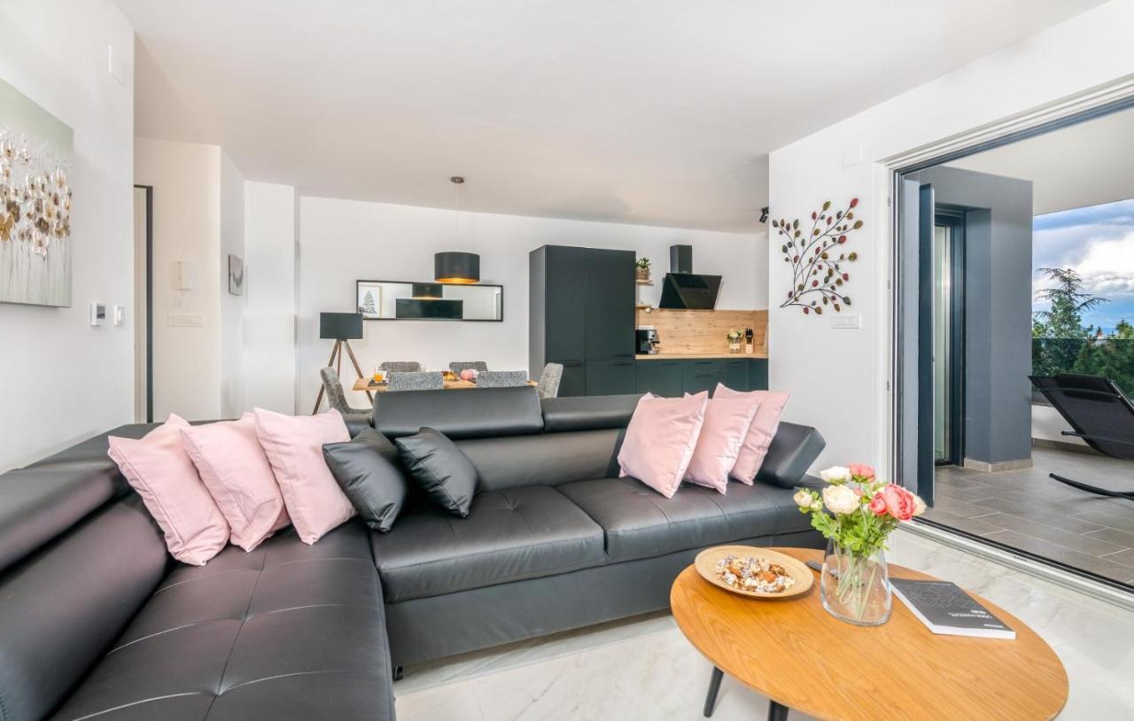 Modern Apartments Elle Malinska Vantacici Extérieur photo