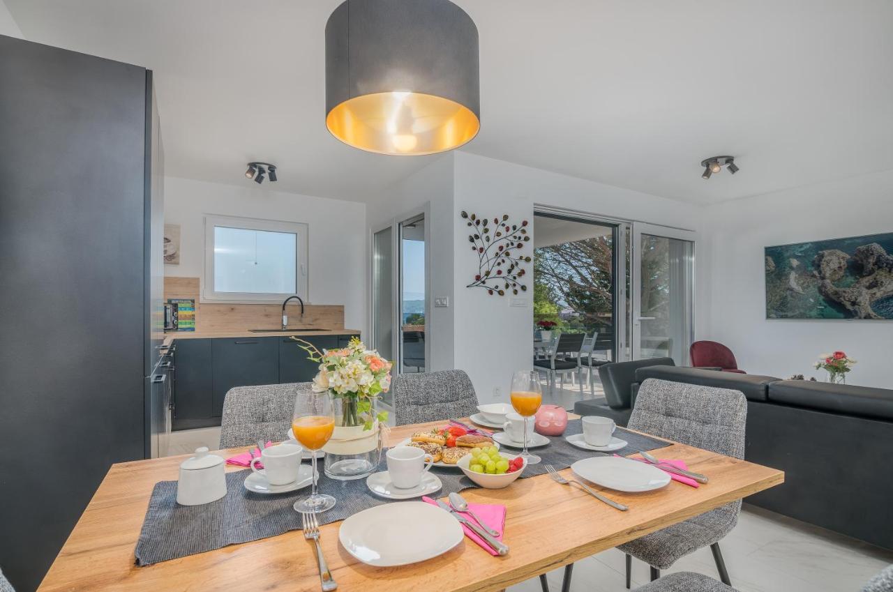 Modern Apartments Elle Malinska Vantacici Extérieur photo