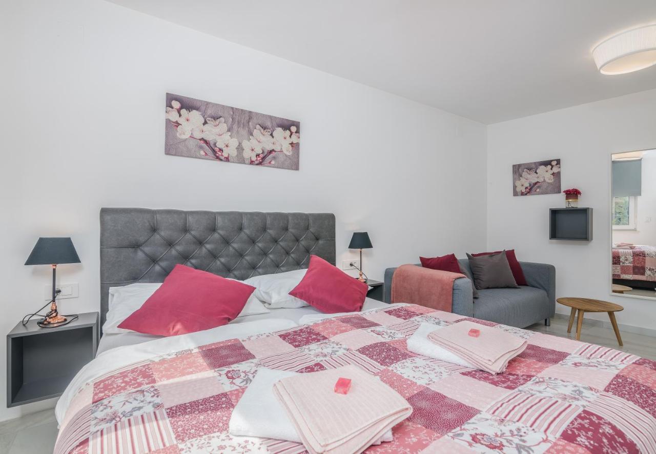 Modern Apartments Elle Malinska Vantacici Extérieur photo
