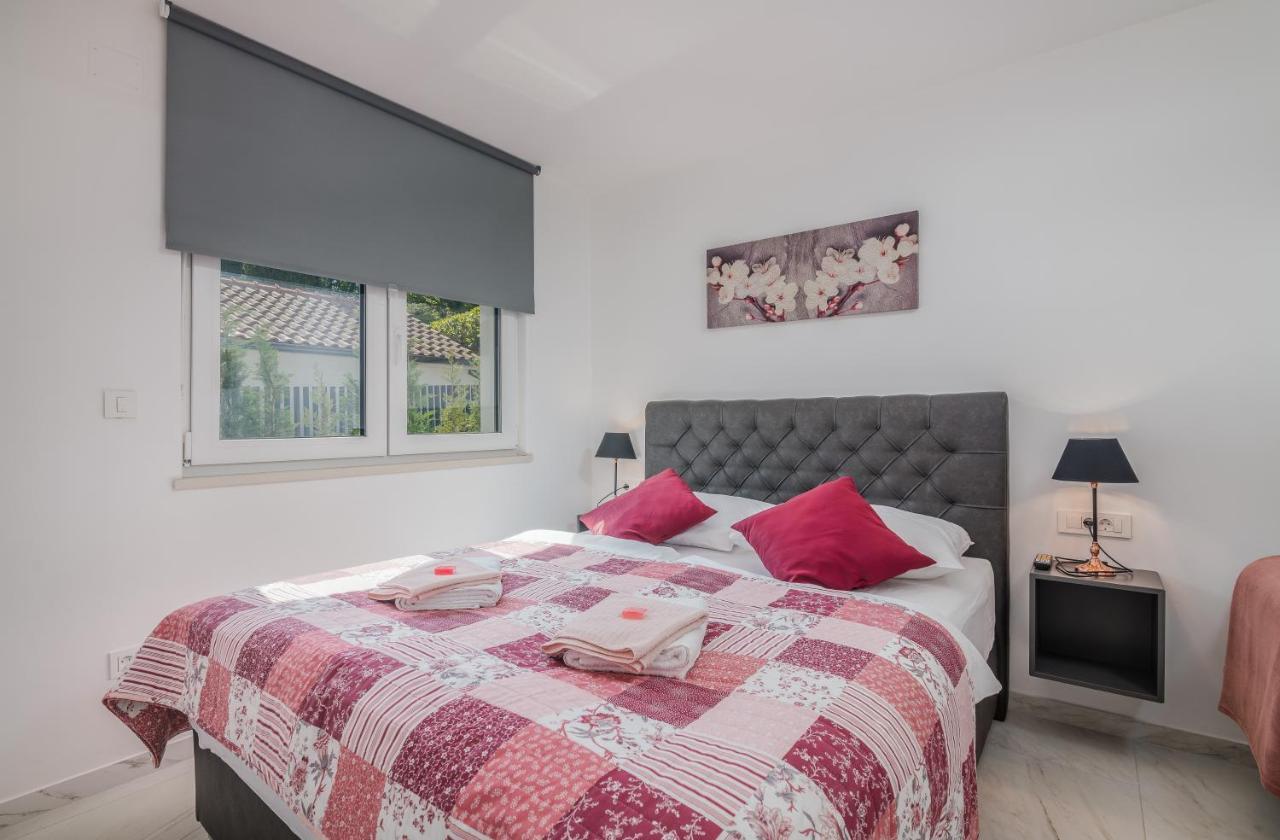 Modern Apartments Elle Malinska Vantacici Extérieur photo