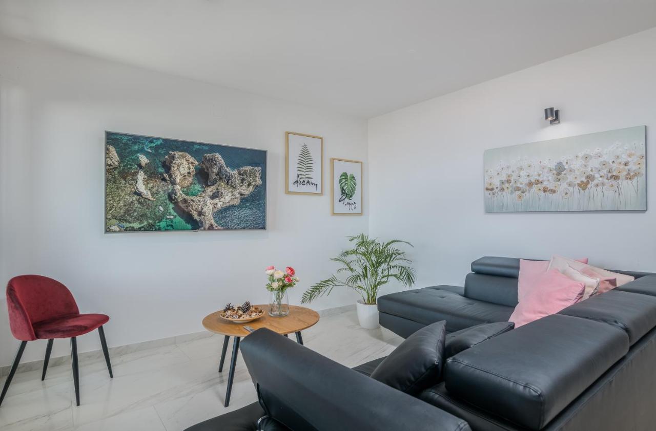 Modern Apartments Elle Malinska Vantacici Extérieur photo