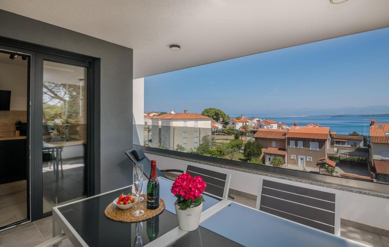 Modern Apartments Elle Malinska Vantacici Extérieur photo