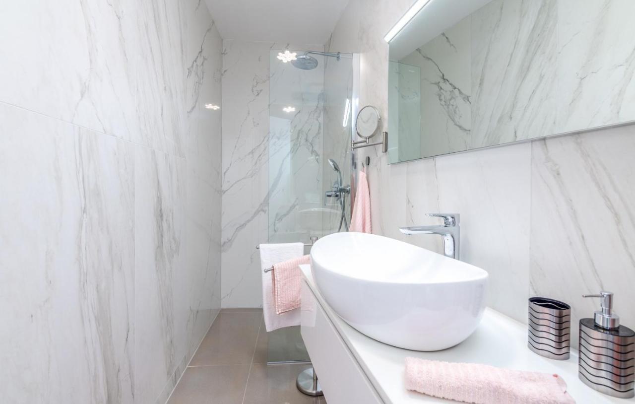 Modern Apartments Elle Malinska Vantacici Extérieur photo