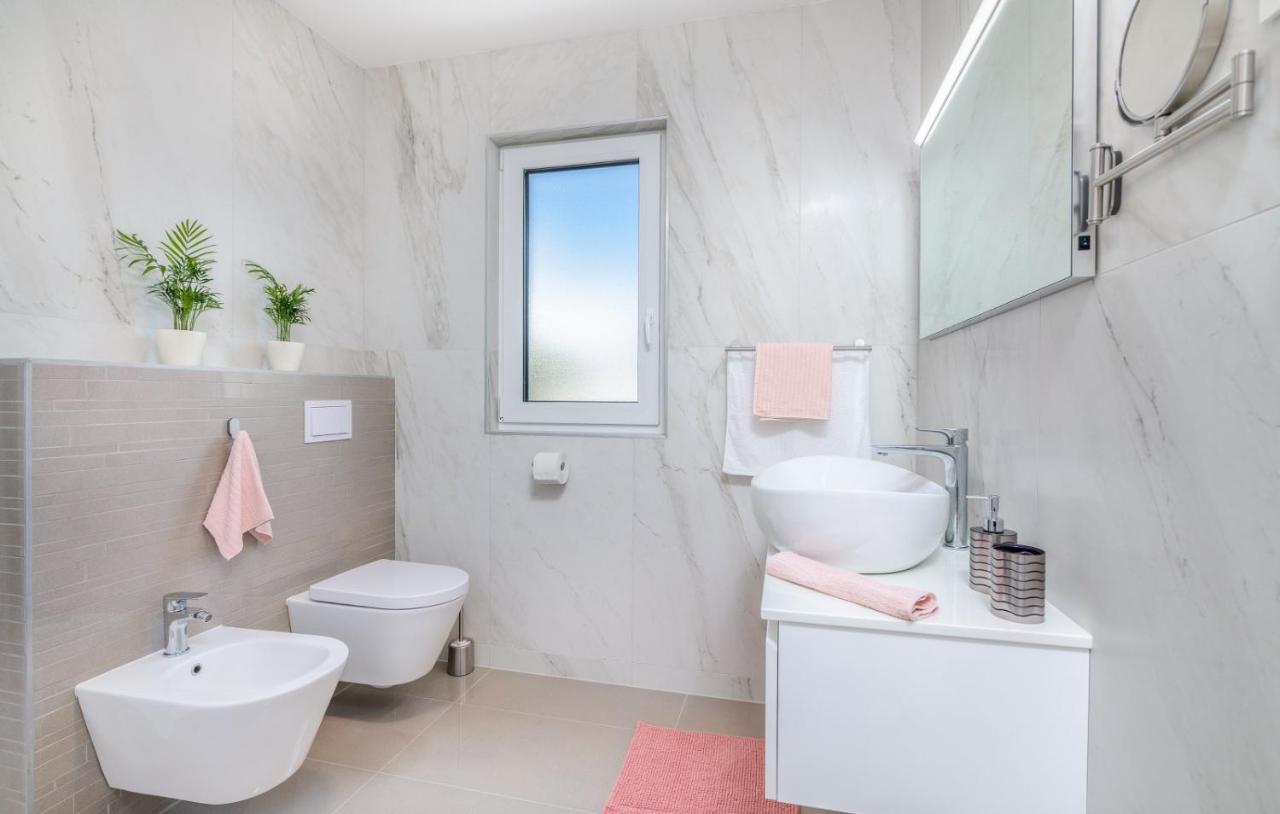 Modern Apartments Elle Malinska Vantacici Extérieur photo